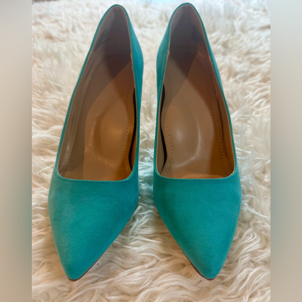 Vibrant Teal Suede Heels NWOB